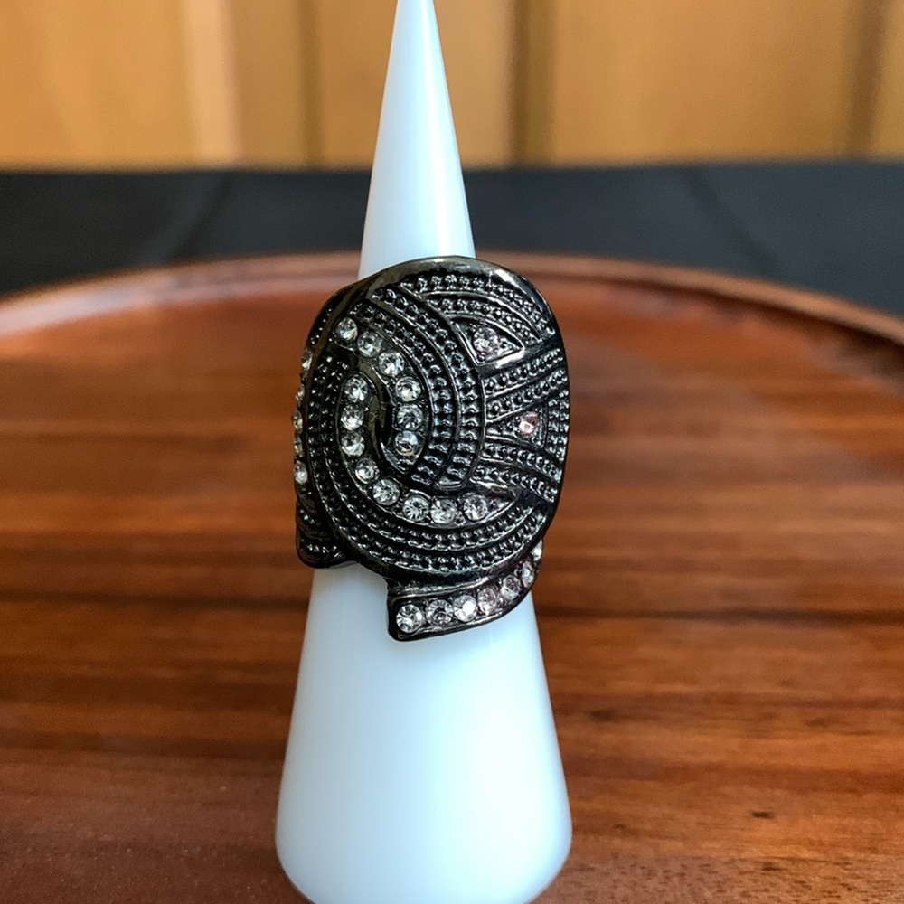 Black ring with rhinestones size 5.75